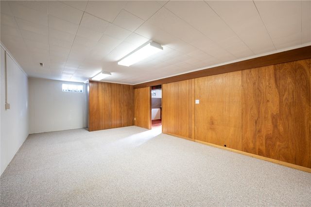 1402 E 3rd Street, Vinton, IA 52349