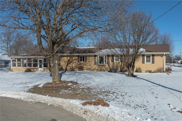 1402 E 3rd Street, Vinton, IA 52349