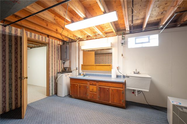 1402 E 3rd Street, Vinton, IA 52349