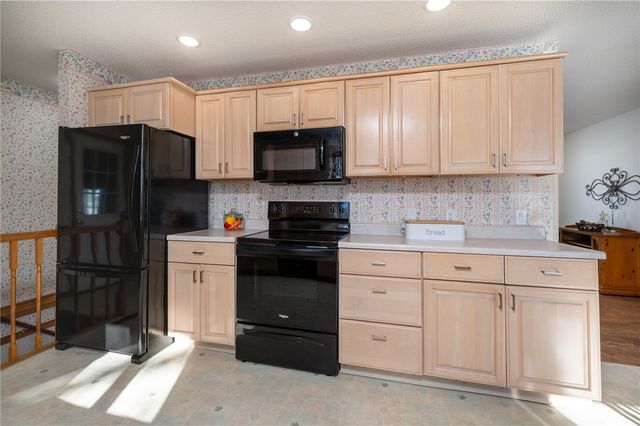 1402 E 3rd Street, Vinton, IA 52349