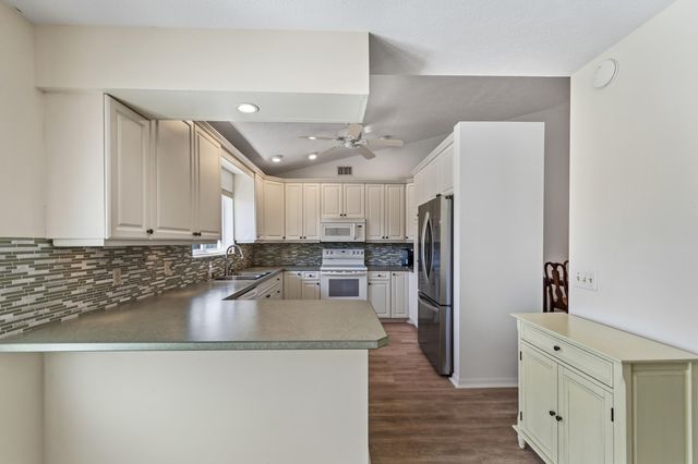 5100 SE Hanson Circle, Stuart, FL 34997