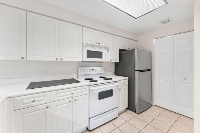 2726 Anzio Court 308, Palm Beach Gardens, FL 33410