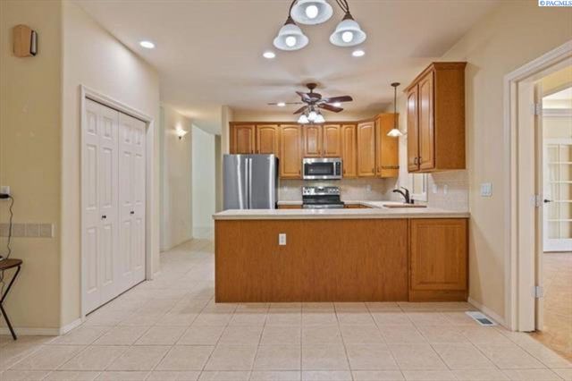 100 Willowbrook Pl, Richland, WA 99352