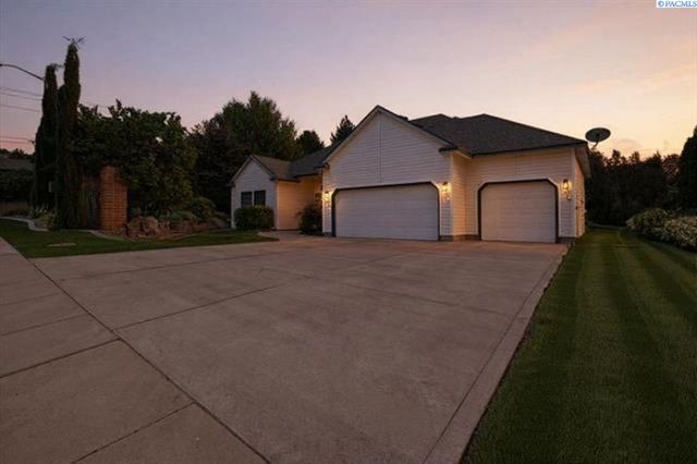 100 Willowbrook Pl, Richland, WA 99352