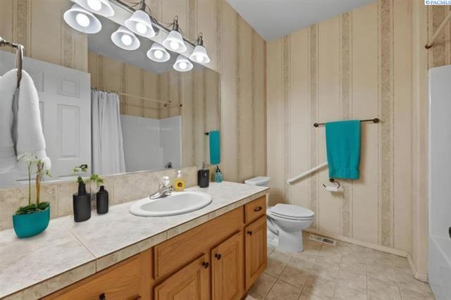 100 Willowbrook Pl, Richland, WA 99352