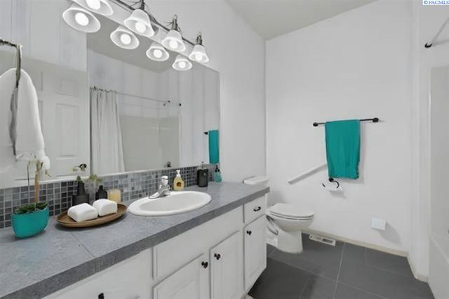 100 Willowbrook Pl, Richland, WA 99352