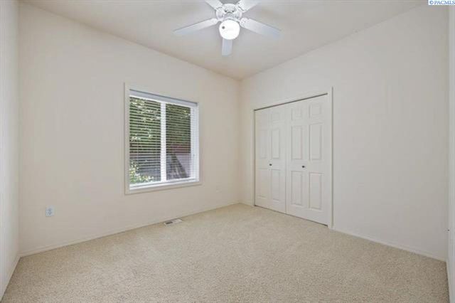 100 Willowbrook Pl, Richland, WA 99352