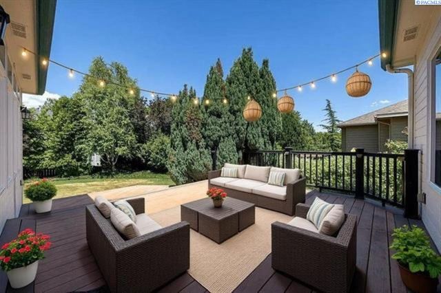 100 Willowbrook Pl, Richland, WA 99352