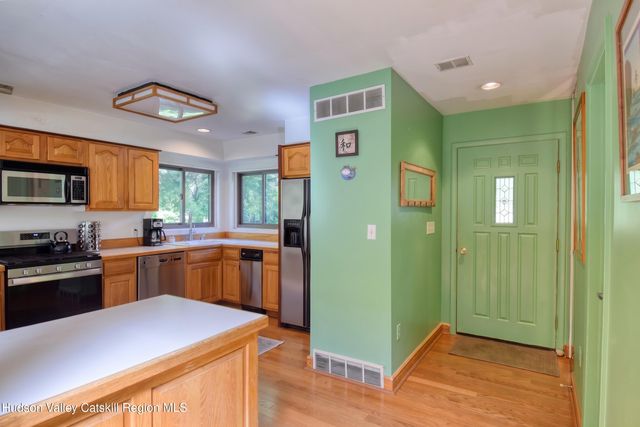 891 Old Post Road, New Paltz, NY 12561