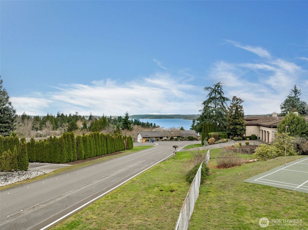 9808 NE 33rd Street, Bellevue, WA 98004