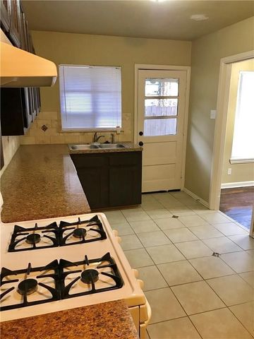 932 Harlandale Avenue, Dallas, TX 75216