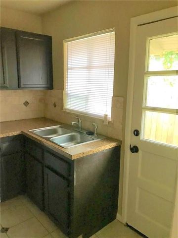 932 Harlandale Avenue, Dallas, TX 75216
