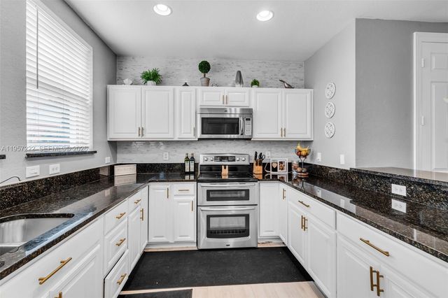 447 Corte Madera Ln 3, West Palm Beach, FL 33401