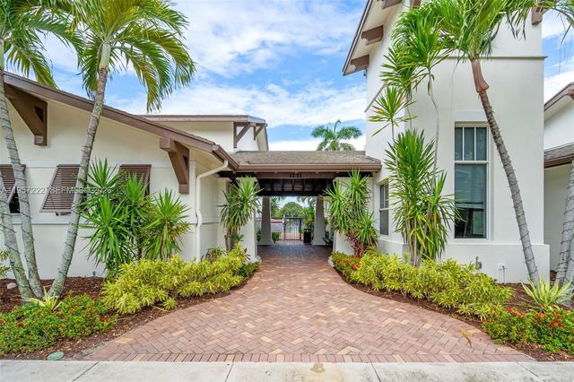 447 Corte Madera Ln 3, West Palm Beach, FL 33401