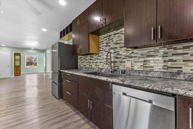 7360 W Brunn DRIVE, Franklin, WI 53132