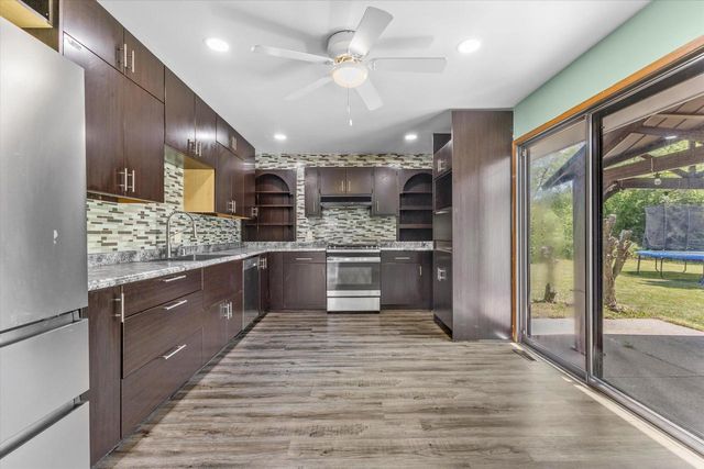 7360 W Brunn DRIVE, Franklin, WI 53132