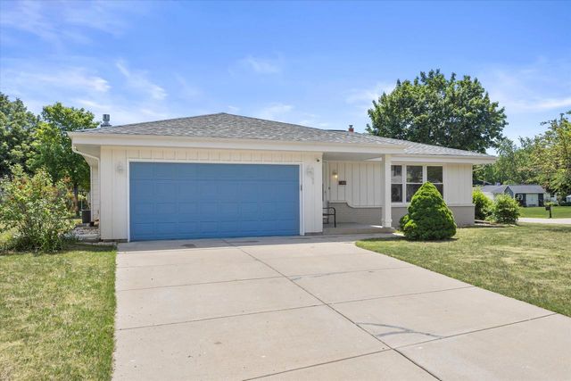 7360 W Brunn DRIVE, Franklin, WI 53132