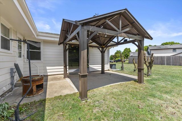 7360 W Brunn DRIVE, Franklin, WI 53132