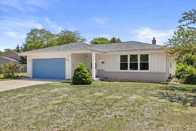 7360 W Brunn DRIVE, Franklin, WI 53132