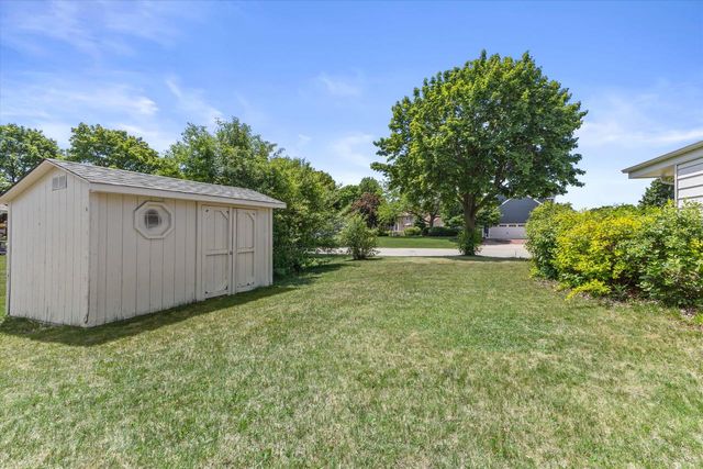 7360 W Brunn DRIVE, Franklin, WI 53132