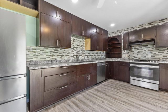 7360 W Brunn DRIVE, Franklin, WI 53132