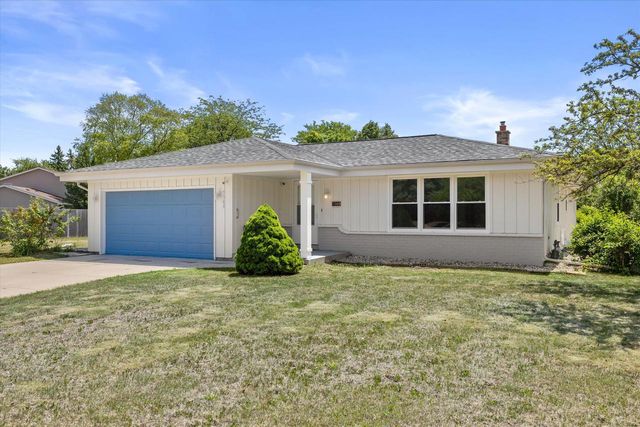 7360 W Brunn DRIVE, Franklin, WI 53132