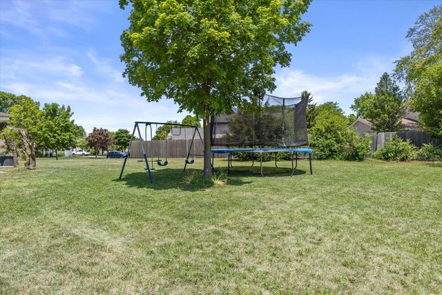 7360 W Brunn DRIVE, Franklin, WI 53132