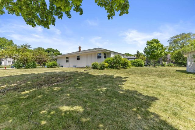 7360 W Brunn DRIVE, Franklin, WI 53132