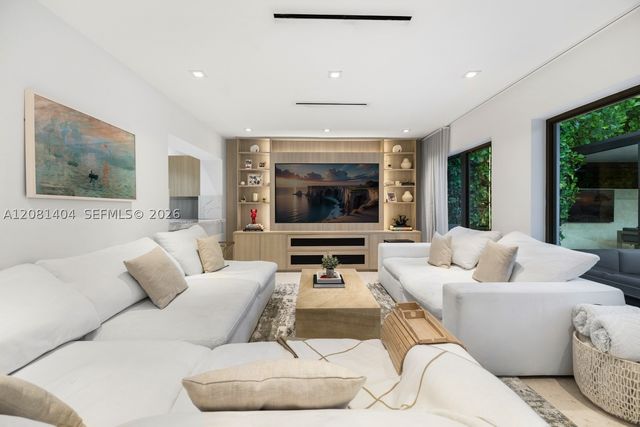 771 Fairway Dr, Miami Beach, FL 33141