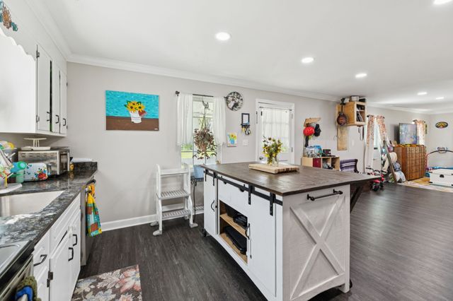 736 Hancock Rd, Jasper, TN 37347