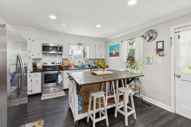 736 Hancock Rd, Jasper, TN 37347