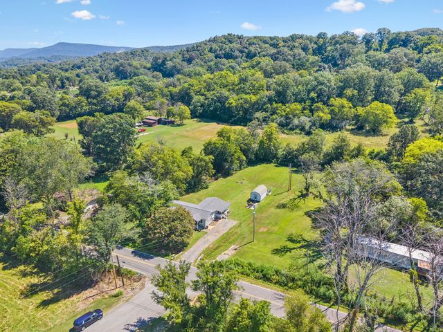 736 Hancock Rd, Jasper, TN 37347