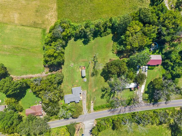 736 Hancock Rd, Jasper, TN 37347