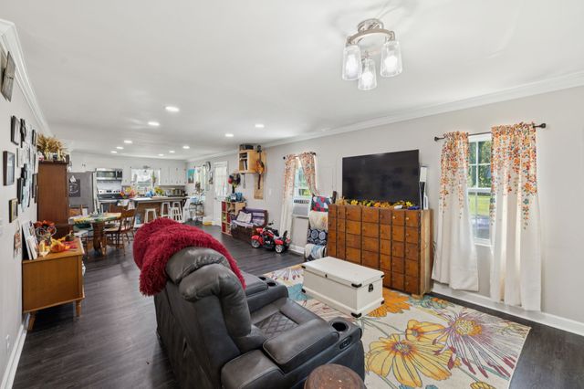 736 Hancock Rd, Jasper, TN 37347