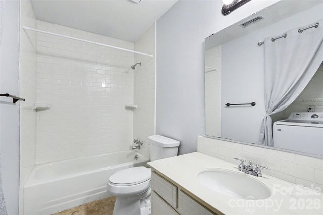 8521 Castle Pine Court, Charlotte, NC 28226