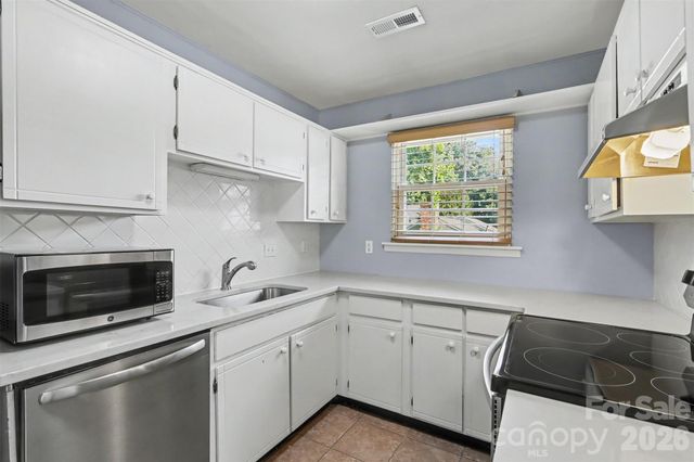 8521 Castle Pine Court, Charlotte, NC 28226