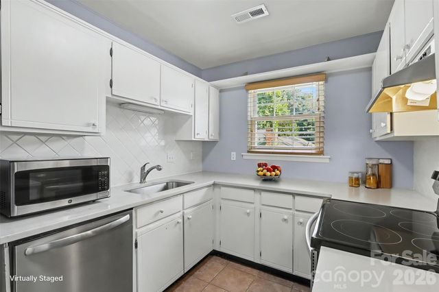 8521 Castle Pine Court, Charlotte, NC 28226