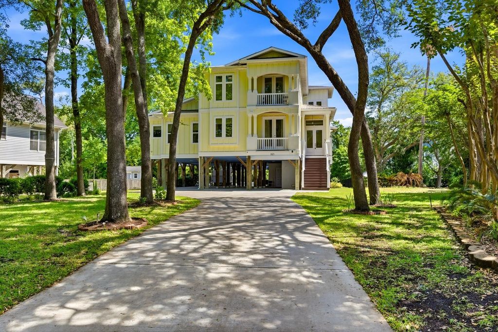 321 N Oak Dr., Surfside Beach, SC 29575