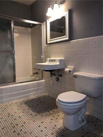 1601 N Sang Avenue, Fayetteville, AR 72703