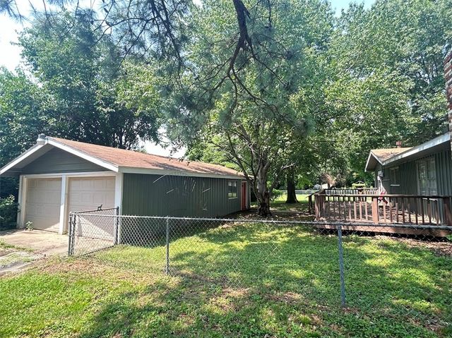 1601 N Sang Avenue, Fayetteville, AR 72703