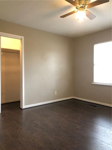 1601 N Sang Avenue, Fayetteville, AR 72703