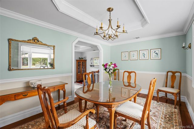 150 Quaker Path, Setauket, NY 11733