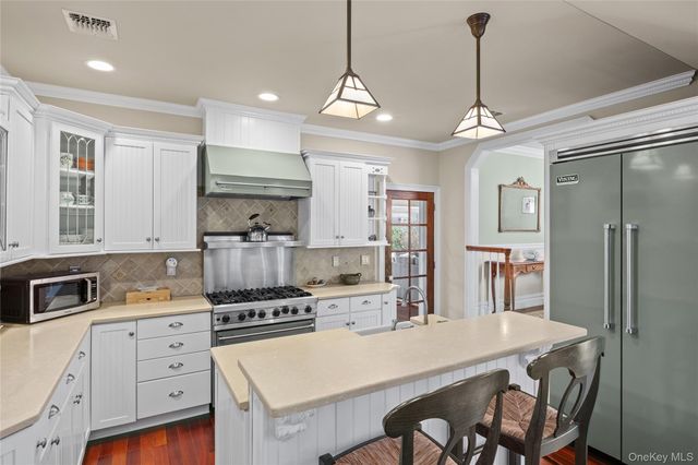 150 Quaker Path, Setauket, NY 11733
