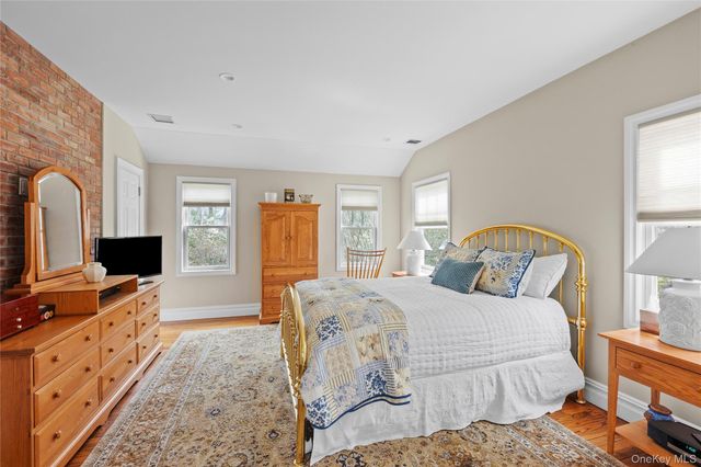 150 Quaker Path, Setauket, NY 11733