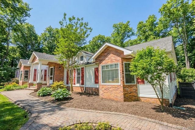 150 Quaker Path, Setauket, NY 11733