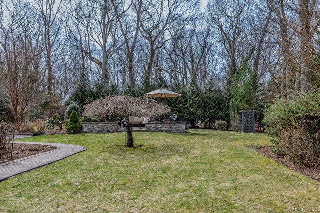 150 Quaker Path, Setauket, NY 11733