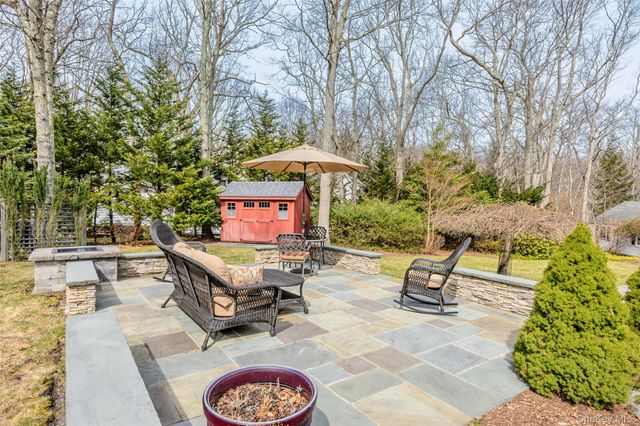 150 Quaker Path, Setauket, NY 11733