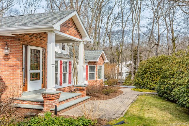 150 Quaker Path, Setauket, NY 11733