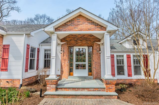 150 Quaker Path, Setauket, NY 11733