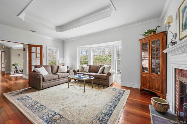 150 Quaker Path, Setauket, NY 11733